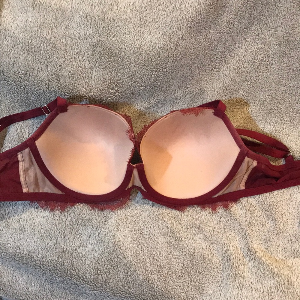 VS lightly lined bra🌹 and a Body By Victoria bra - Picture 4 of 8
